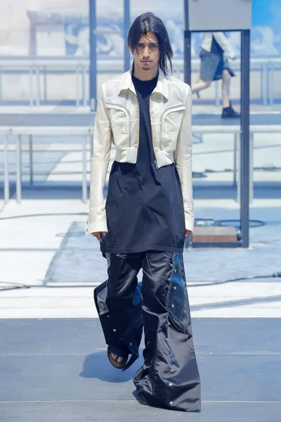 Look 8